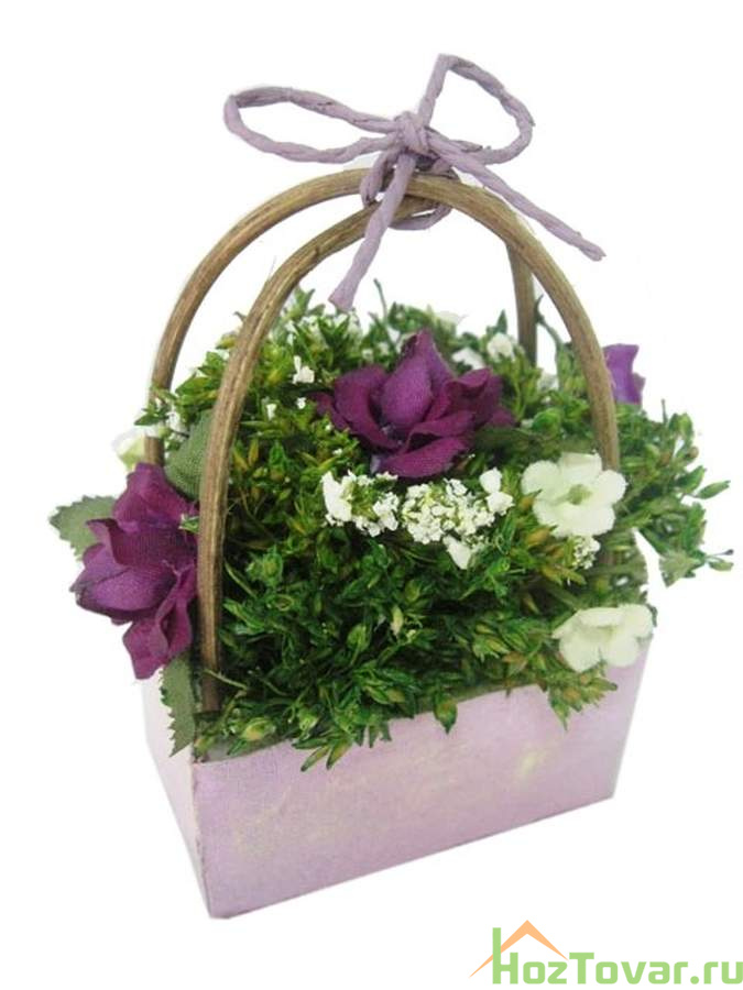 Фиолетовые розы в корзине с ручками из ротанга (7х5х10)