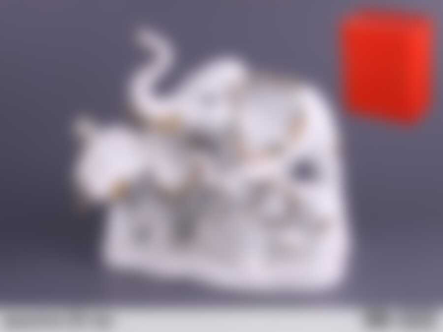 Фигурка "СЕМЬЯ СЛОНОВ" высота=18 см длина=25 см крас.карт.уп