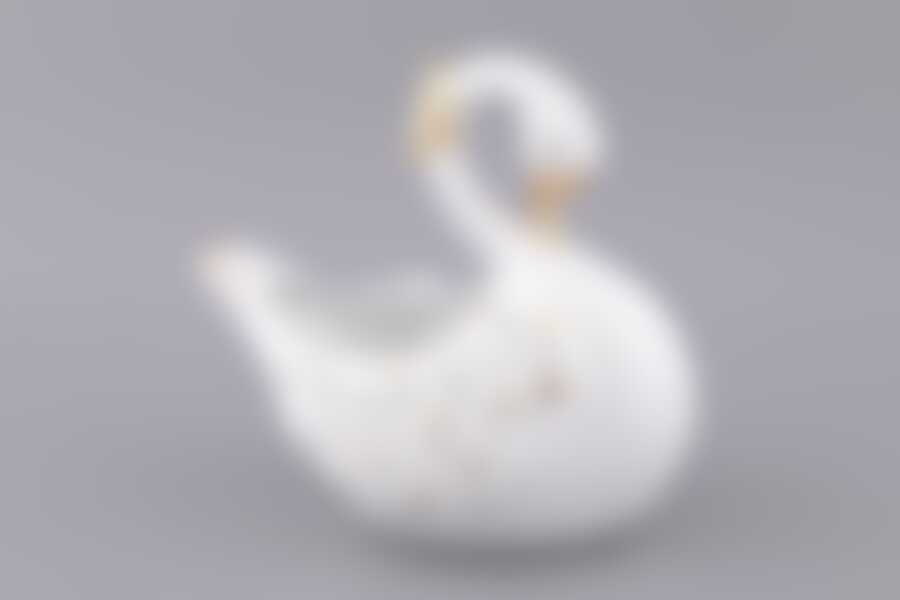 Статуэтка фарфор."ЛЕБЕДЬ" высота=22 см.
