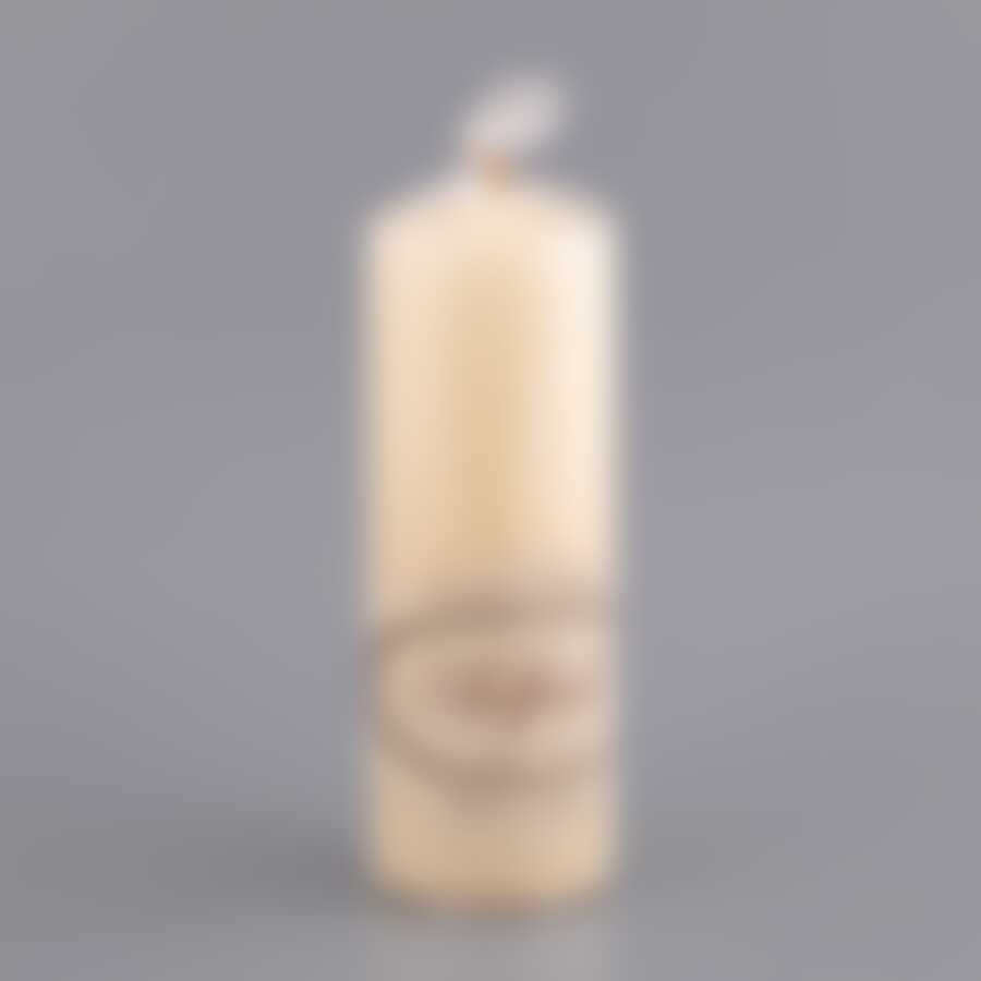 Свеча высота=20 см.диаметр=7 см.кремовая