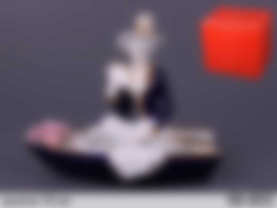 Статуэтка "ДАМА НА ЛОДКЕ" высота=18 см.длина=22 см.